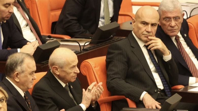 Turhan Çömez'in Devlet Bahçeli'ye Bakışı Gündem Oldu