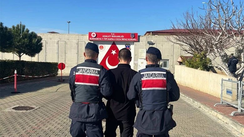 13 Yıllık Kaçış Edremit'te JASAT Operasyonuyla Son Buldu! 13 Yıllık Kaçış Edremit'te JASAT Operasyonuyla Son Buldu!