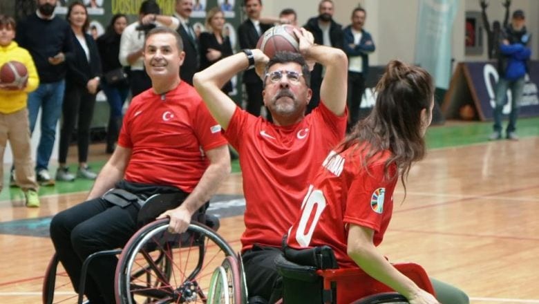Ünlüler ve Şampiyonlar Balıkesir’de Karşılaştı!
