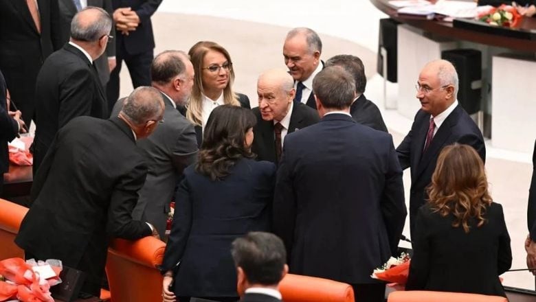 Turhan Çömez'in Devlet Bahçeli'ye Bakışı Gündem Oldu