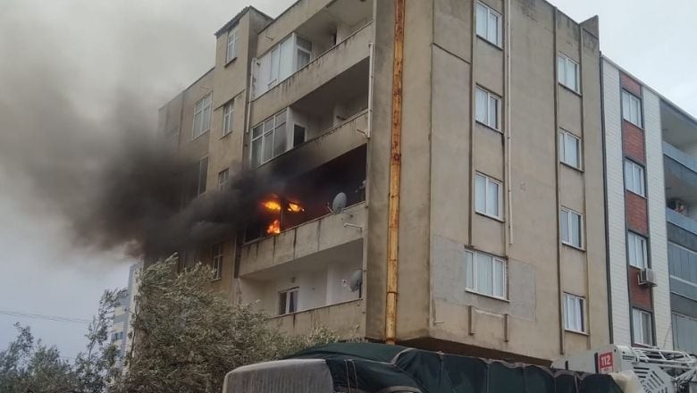 Edremit’te 5 Katlı Binada Yangın Paniği