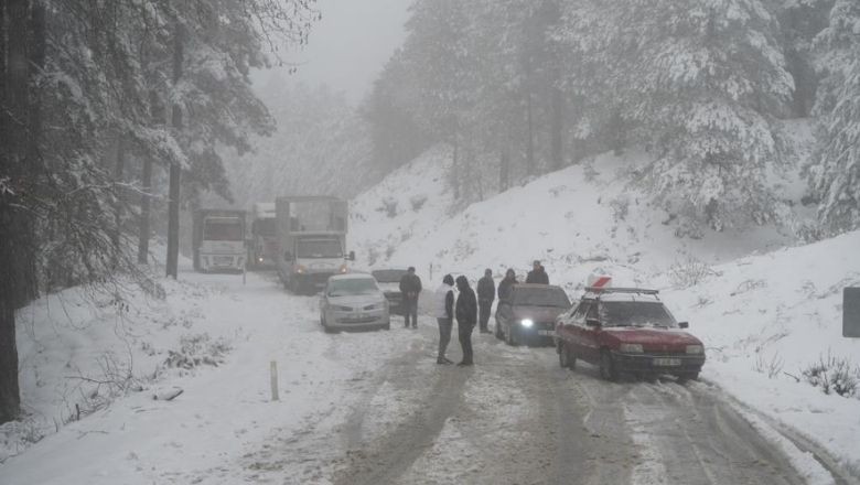 Kazdağları'nda Kar Yağışı Ulaşımı Zorluyor