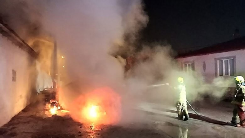 Altıeylül’de Yanan Araç Kullanılamaz Hale Geldi Altıeylül’de Yanan Araç Kullanılamaz Hale Geldi