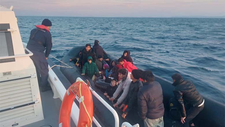 Ayvalık Açıklarında 31 Düzensiz Göçmen Kurtarıldı Ayvalık Açıklarında 31 Düzensiz Göçmen Kurtarıldı