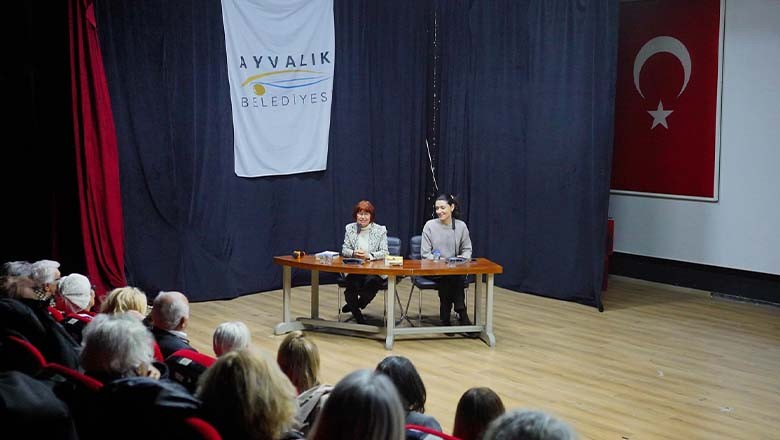 Ayvalık’ta Kadın, Yaşam ve Edebiyat Konuşuldu Ayvalık’ta Kadın, Yaşam ve Edebiyat Konuşuldu