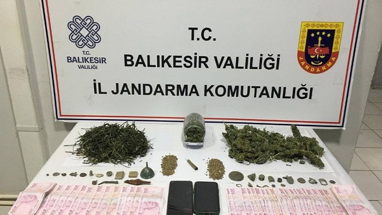 Balıkesir'de 12 İlçede 44 Şüpheli Yakalandı! Balıkesir'de 12 İlçede 44 Şüpheli Yakalandı!