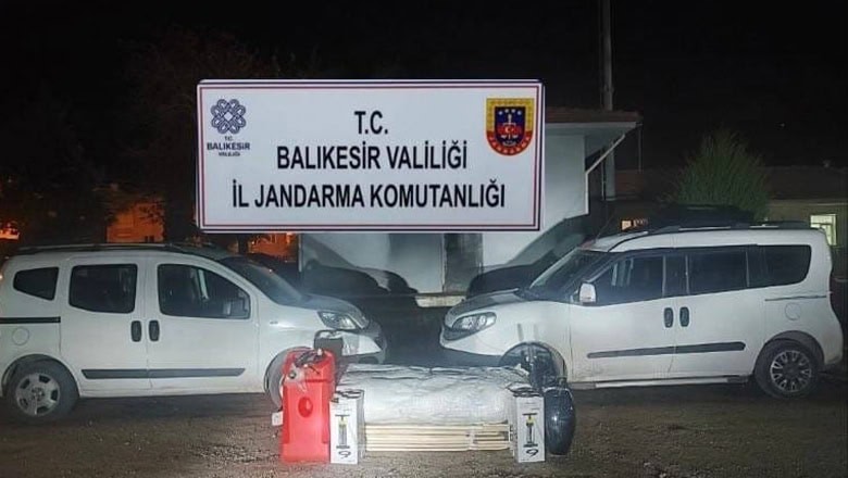 Balıkesir’de Düzensiz Göç Operasyonları: 63 Göçmen Yakalandı! Balıkesir’de Düzensiz Göç Operasyonları: 63 Göçmen Yakalandı!