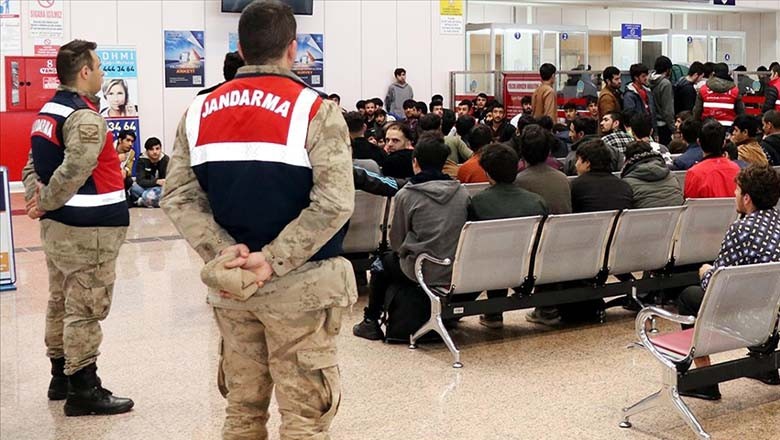 Balıkesir'de Düzensiz Göç Operasyonu Balıkesir'de Düzensiz Göç Operasyonu