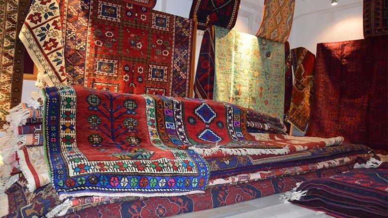 Balıkesir’de Yağcıbedir El Dokuma Halıları Sergisi Açıldı