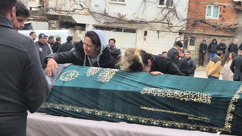 Balıkesir'deki Patlamada Yaşamını Yitiren Tuba Sert, Son Yolculuğuna Uğurlandı Balıkesir'deki Patlamada Yaşamını Yitiren Tuba Sert, Son Yolculuğuna Uğurlandı