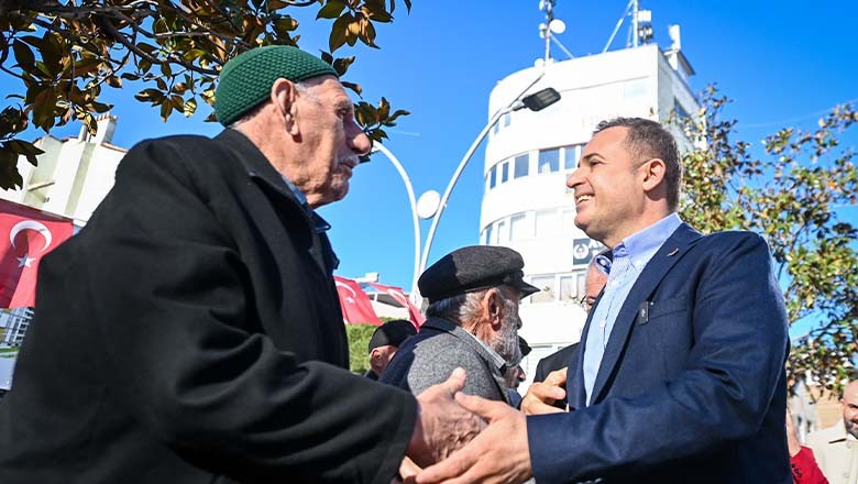 Başkan Akın Edremit’te, "Muhtarlarla El Ele Sorunları Çözeceğiz" Başkan Akın Edremit’te, "Muhtarlarla El Ele Sorunları Çözeceğiz"