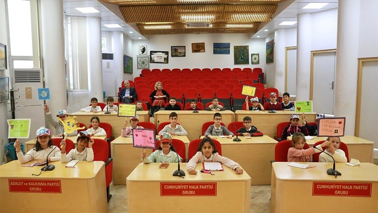 Burhaniye Belediyesi'nden Öğrencilere Çevre Bilinci Toplantısı Burhaniye Belediyesi'nden Öğrencilere Çevre Bilinci Toplantısı