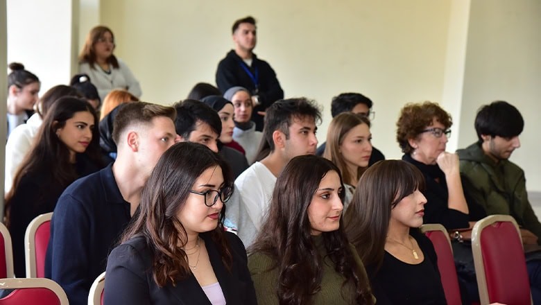 Burhaniye’de Show Haber Yöneticisinden Gazetecilik Tüyoları Burhaniye’de Show Haber Yöneticisinden Gazetecilik Tüyoları