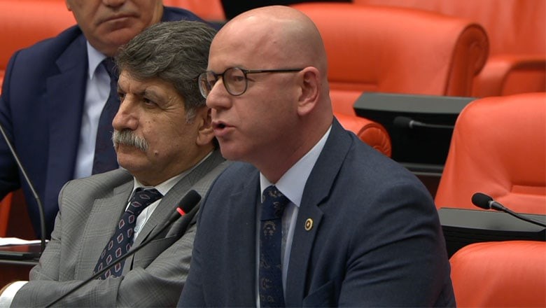 CHP’li Serkan Sarı’dan AKP’ye Vize Eleştirisi CHP’li Serkan Sarı’dan AKP’ye Vize Eleştirisi