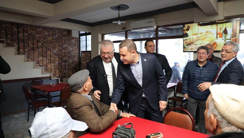 Edremit'te Başkan Ertaş ve Ahmet Akın'dan Esnaf Ziyareti Edremit'te Başkan Ertaş ve Ahmet Akın'dan Esnaf Ziyareti