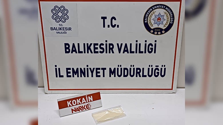 Edremit'te Narkotik Operasyonu: 35 Gram Kokain Ele Geçirildi Edremit'te Narkotik Operasyonu: 35 Gram Kokain Ele Geçirildi