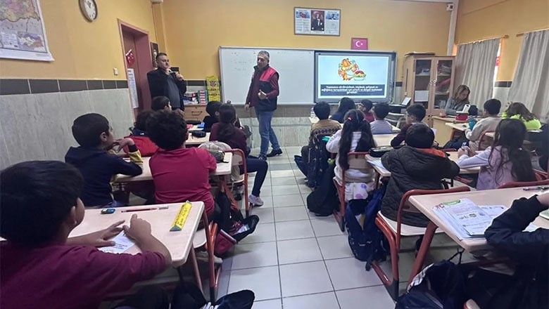 Edremit'te Öğrencilere Tarım ve Gıda Güvenliği Eğitimi Edremit'te Öğrencilere Tarım ve Gıda Güvenliği Eğitimi