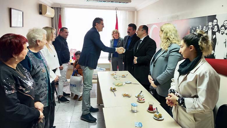 Ensar Aytekin'den Karesi İlçe Örgütüne Ziyaret Ensar Aytekin'den Karesi İlçe Örgütüne Ziyaret