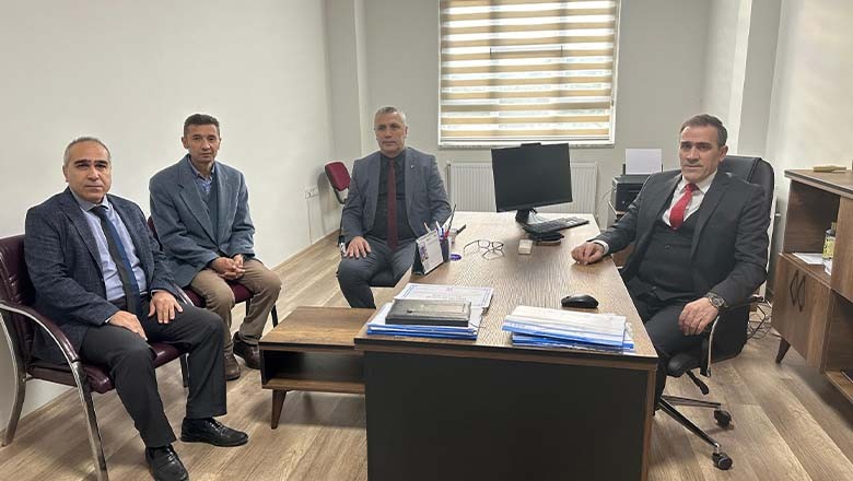 Kaymakam İlyas Memiş'ten Eğitime Destek Ziyareti Kaymakam İlyas Memiş'ten Eğitime Destek Ziyareti