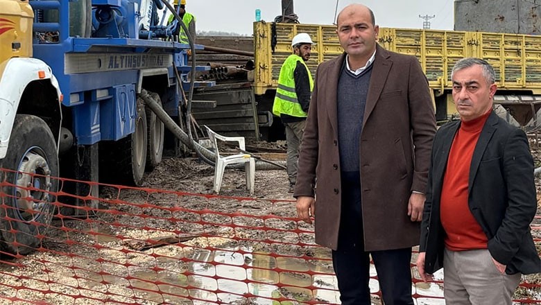 Manyas’ta Sondaj Çalışmaları Mahalle Halkını Sevindirdi Manyas’ta Sondaj Çalışmaları Mahalle Halkını Sevindirdi