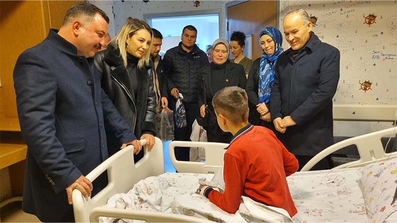 Milletvekili Yüksel'den Trafik Kazası Sonrası Hastane Ziyareti Milletvekili Yüksel'den Trafik Kazası Sonrası Hastane Ziyareti