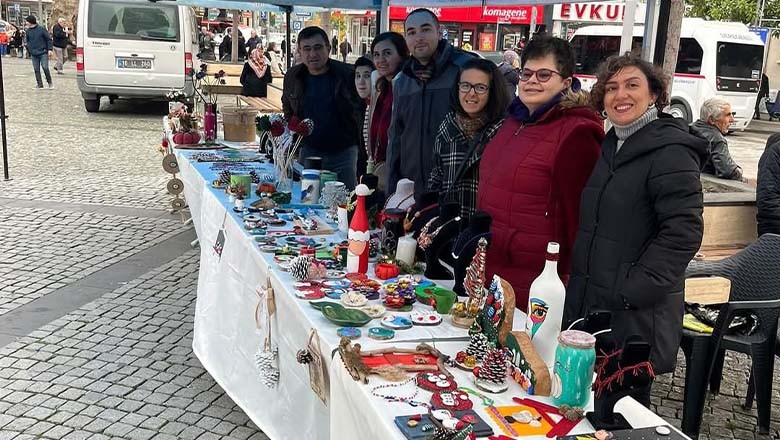 Özel Bireylerin Sergisi Göz Kamaştırdı Özel Bireylerin Sergisi Göz Kamaştırdı