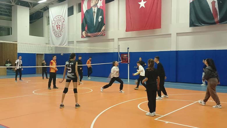 Sındırgı’da Sağlıklı Gelecek İçin Spor Buluşmaları Sındırgı’da Sağlıklı Gelecek İçin Spor Buluşmaları
