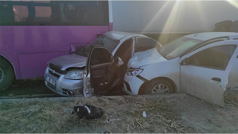 Van’da Zincirleme Trafik Kazası: 1 Ölü, 51 Yaralı Van’da Zincirleme Trafik Kazası: 1 Ölü, 51 Yaralı