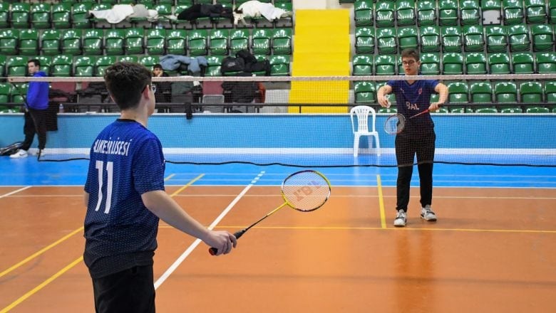 Balıkesir'de Genç Badmintoncular Zirveye Çıktı