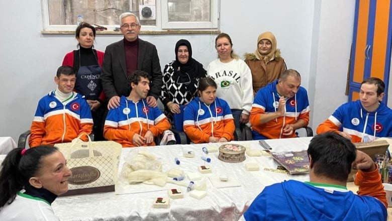 Başkan Karışık Özel Bireylerle Bir Arada