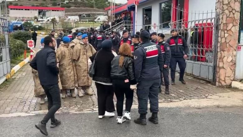 Patlamanın Olduğu Fabrikaya Aileler Geldi