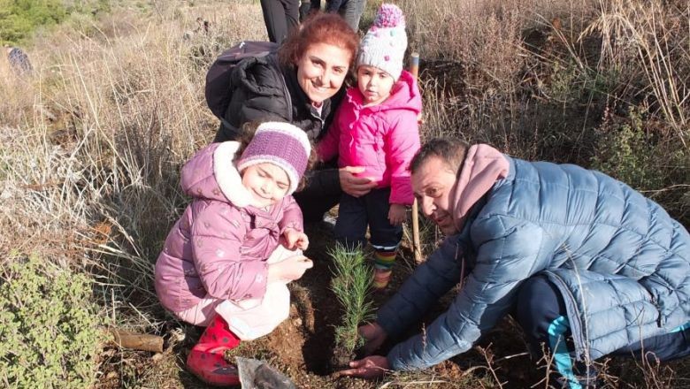 Burhaniye'de Çocuklardan Yaşlılara Herkes Fidan Dikti