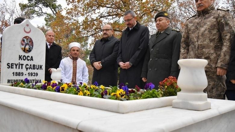 Vali Ustaoğlu Seyit Onbaşı'nı 85. Yıldönümünde Andı