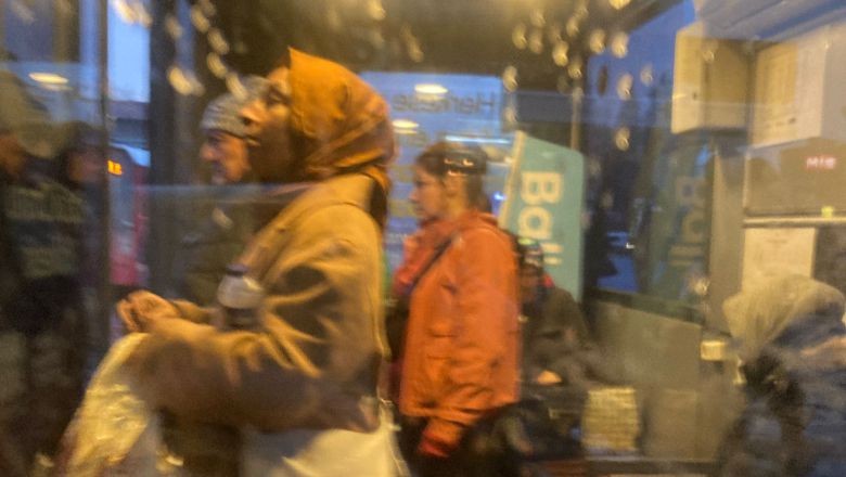 Yağmuru Gören Çocuk Durağına Koştu
