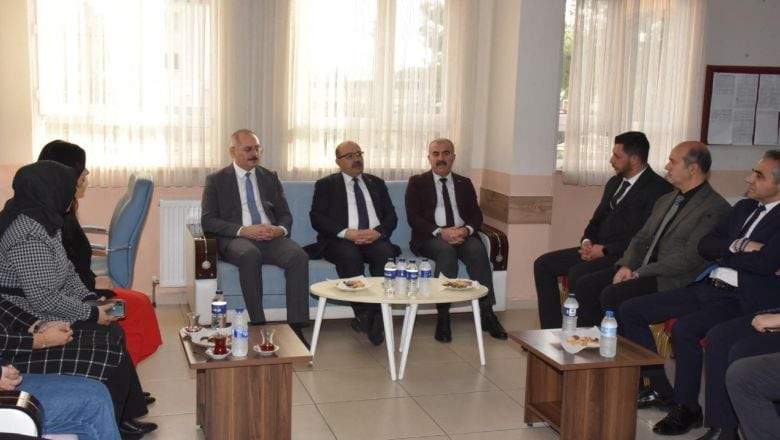 Vali Ustaoğlu’ndan Eğitim Ailesine Destek