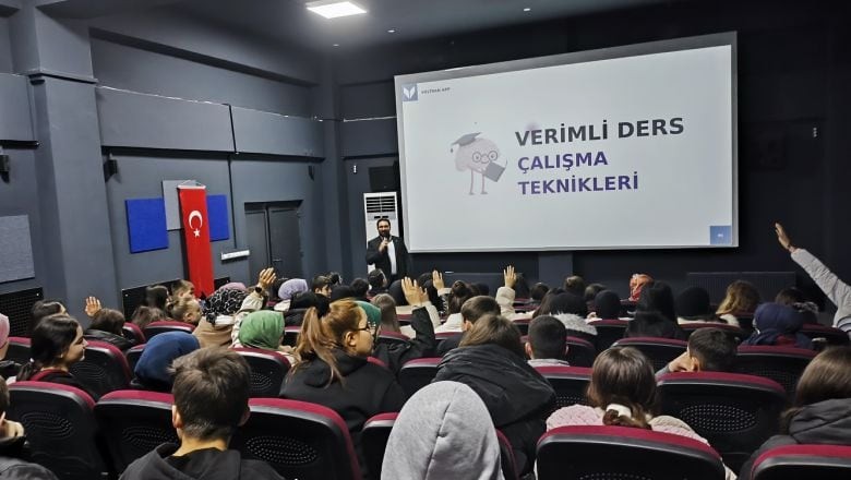 Sındırgı’da Öğrencilere Yapay Zeka Eğitimi