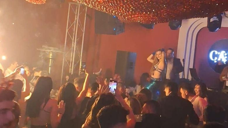 Balıkesir’de Oryantal Şovla Yılbaşı Coşkusu!