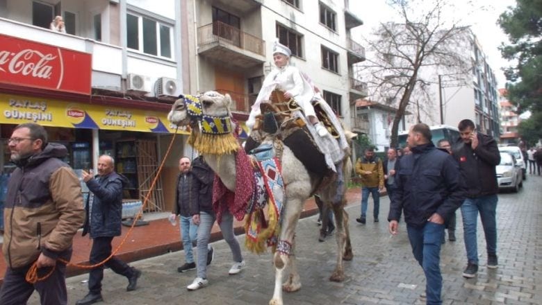 Deveyle Gezdirme Geleneği Balıkesir'de Devam Ediyor