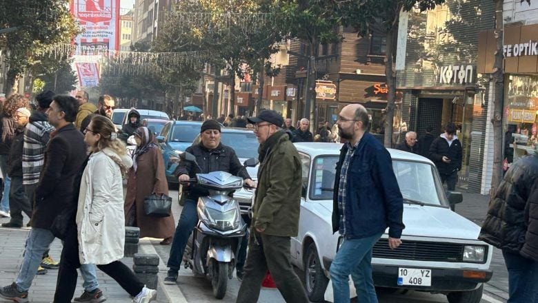 Güzel Havayı Fırsat Bilen Sokaklara Koştu