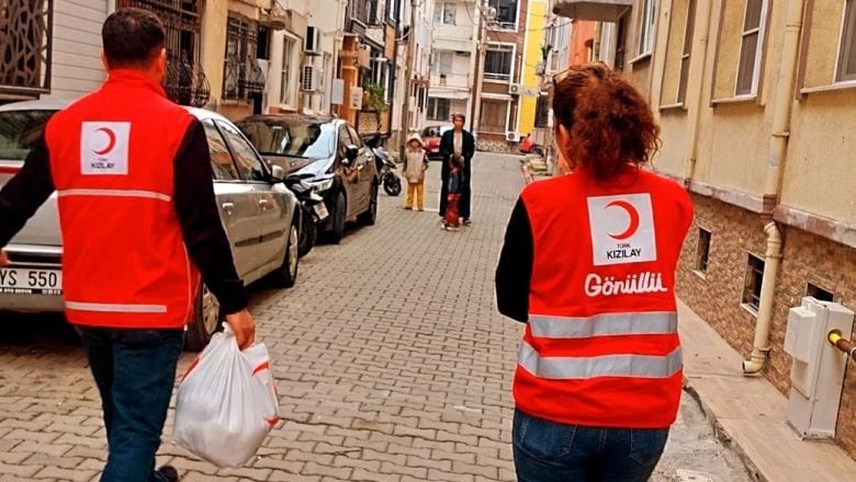 Kızılay Yağmur Çamur Dinlemiyor