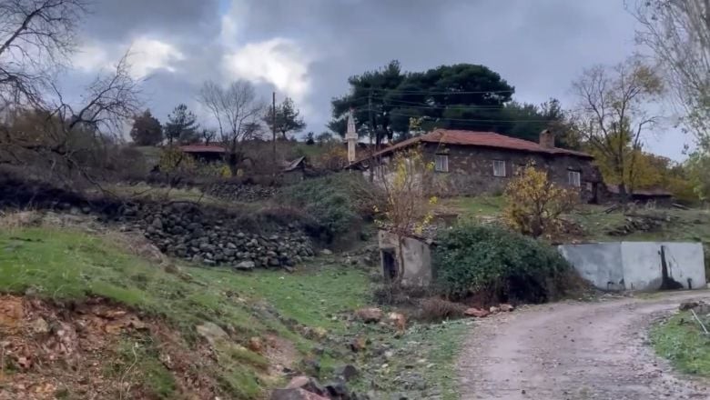Balıkesir'de Bu Köye Kimse Girmiyor Herkes Kaçıyor