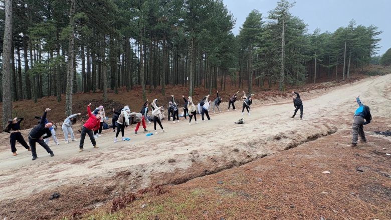 Burhaniyeli Gençler Kazdağları’nda Doğaya Sahip Çıktı