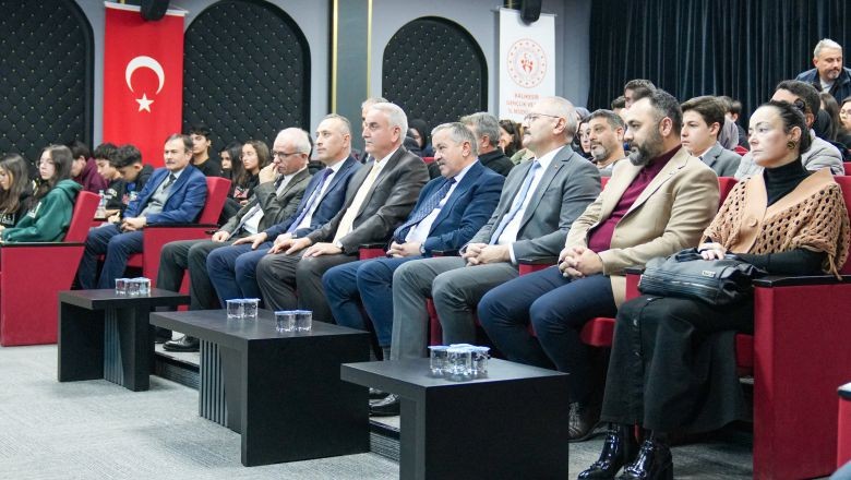 Gençler 'Yapay Zeka' İçin Kürsüde!