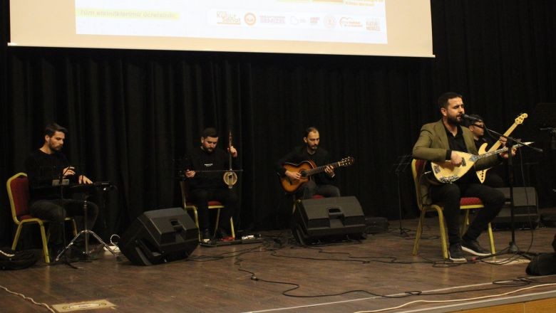 Susurluk’ta Türk Halk Müziği Orkestrası Sahne Aldı