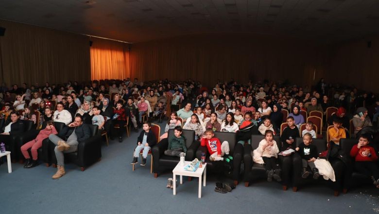 Gönen’de Çocuklara Sinema Sürprizi
