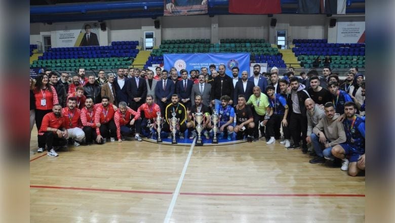 Balıkesir’in de Katıldığı Şampiyonada İstanbul Sessizler Şampiyon Oldu
