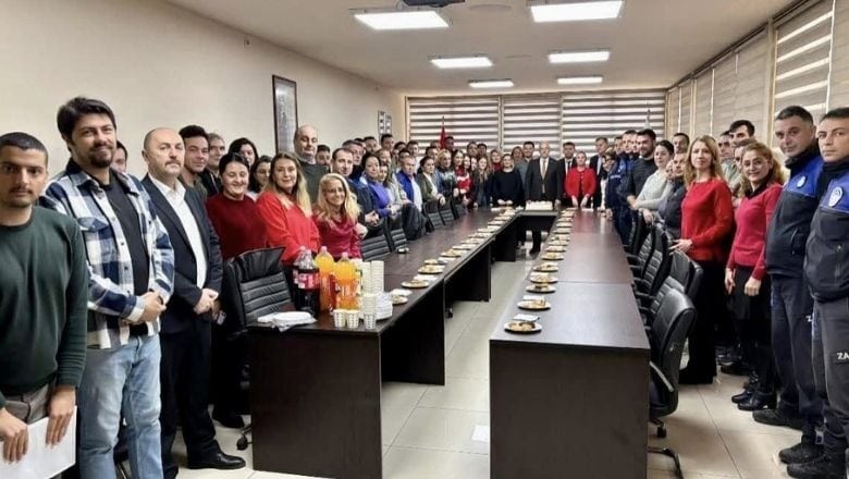 Erdek'te Yeni Yıl Pastası Kesildi!
