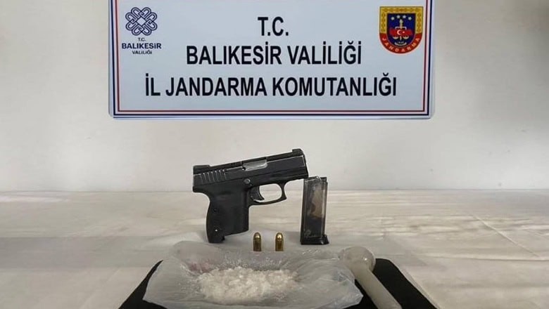Balıkesir'de 6 İlçede Kaçakçılık Operasyonu Balıkesir'de 6 İlçede Kaçakçılık Operasyonu