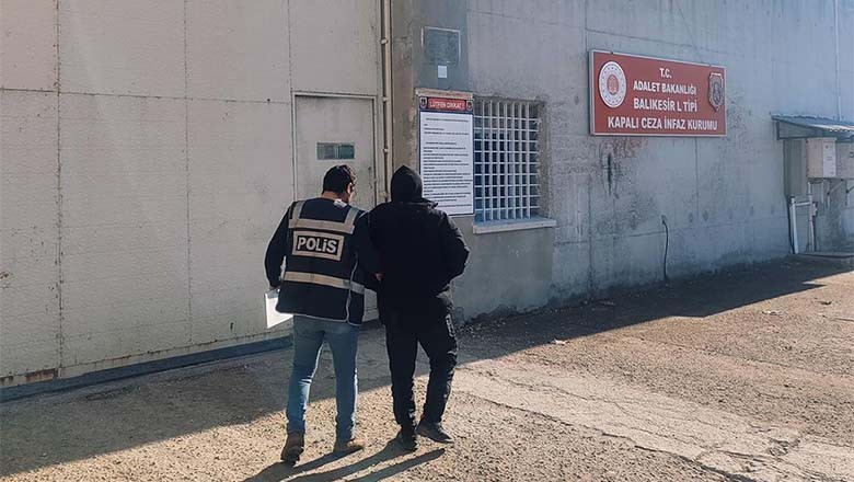 Balıkesir'de Aranan Cinayet Hükümlüsü İvrindi'de Yakalandı Balıkesir'de Aranan Cinayet Hükümlüsü İvrindi'de Yakalandı