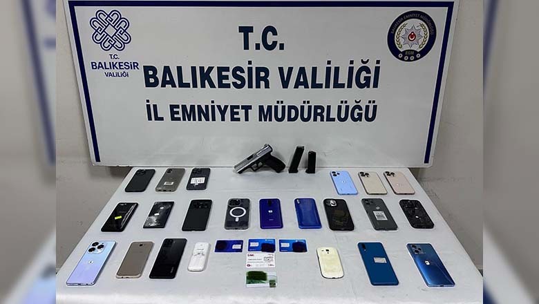 Balıkesir'de Dolandırıcılık Suçundan 13 Zanlı Tutuklandı Balıkesir'de Dolandırıcılık Suçundan 13 Zanlı Tutuklandı